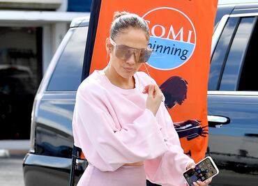 Jennifer Lopez revela figura de impacto con leggings rosas