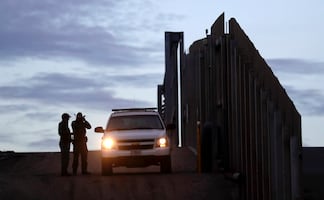 Mueren dos migrantes mexicanos tras un ataque armado en la frontera con Estados Unidos