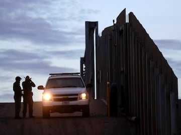 Mueren dos migrantes mexicanos tras un ataque armado en la frontera con Estados Unidos