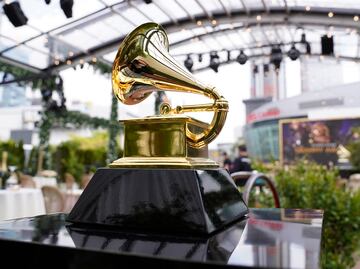 Posponen entrega de los Grammy 2022 por expansión de ómicron