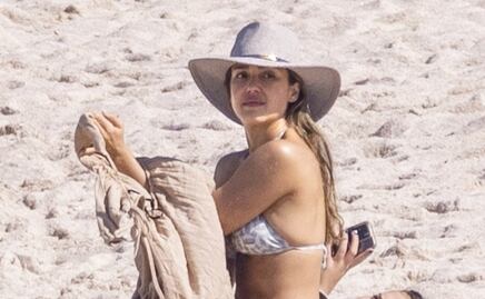 Jessica Alba vacaciona en playas de México y conquista con mini bikini de impacto