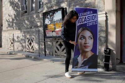 Indagan a policía que sugirió dispararle a la congresista Alexandria Ocasio