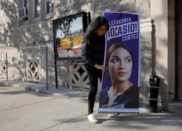 Indagan a policía que sugirió dispararle a la congresista Alexandria Ocasio