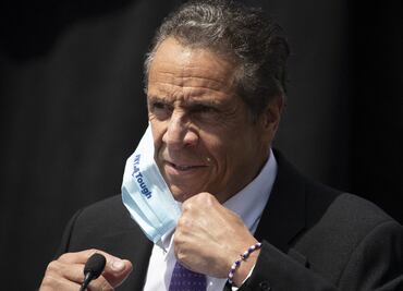 Gobernador de Nueva York se despide culpando a Fiscalía, políticos y prensa