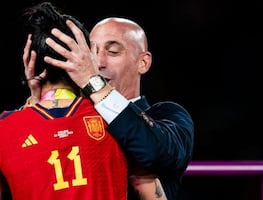 Juez prohíbe a Rubiales acercarse a Jenni Hermoso por su beso forzado