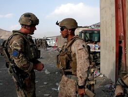 Estadounidenses y civiles, entre víctimas por explosión en aeropuerto de Kabul