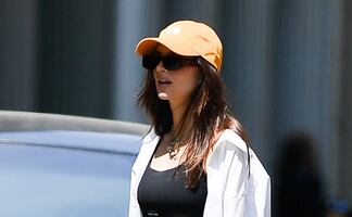 Emily Ratajkowski luce su silueta con look deportivo en Nueva York