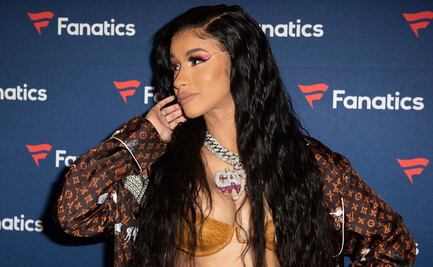 El bikini azul de lujo que Cardi B presumió en Instagram