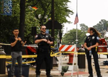 Biden ordena ondear la bandera a media asta por el tiroteo en Illinois