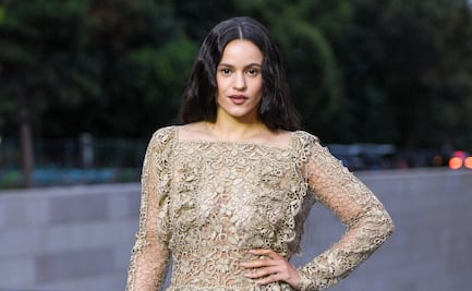 Rosalía deslumbra con vestido transparente y braless en alfombra en los Juegos Olímpicos