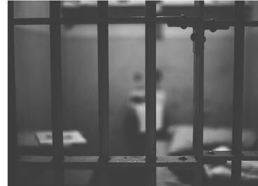 Papás de niña que murió por infestación crónica de piojos saldrían bajo fianza