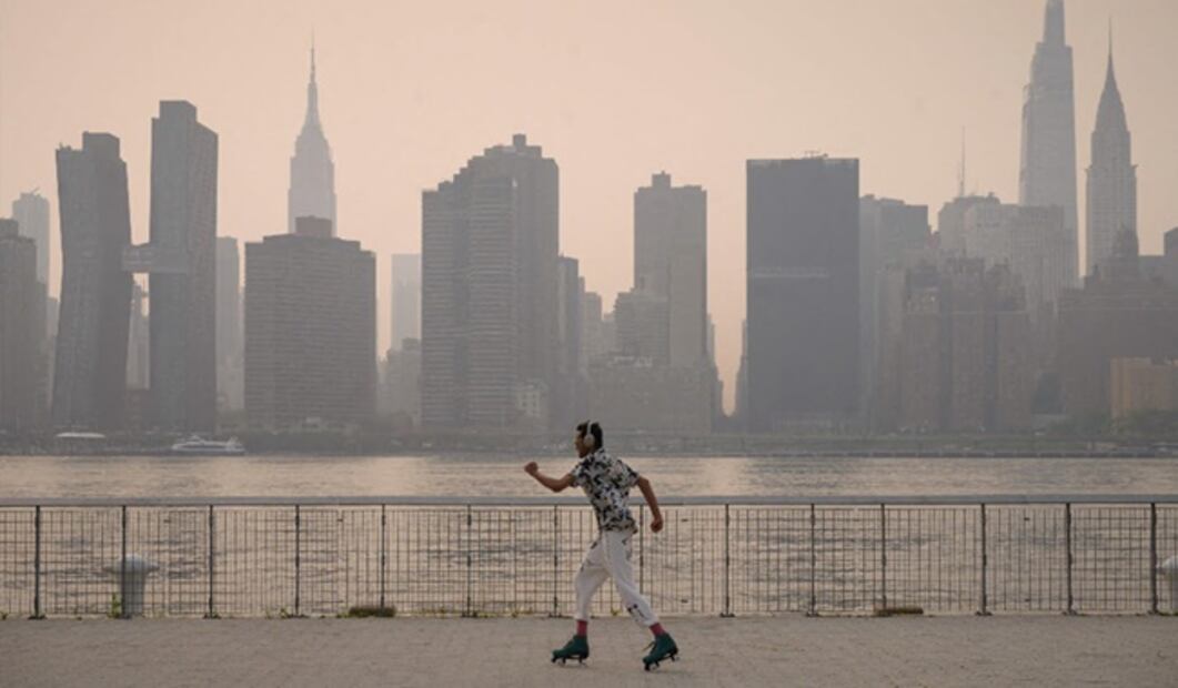 Alerta en Nueva York. Velo gris y olor a humo cubren la ciudad