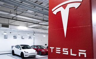 Tesla adquiere bitcoins por mil 500 mdd; anuncio aumenta valor de la criptomoneda