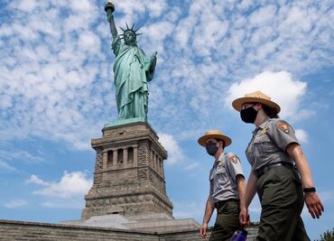 ‘Casi no hay nadie’; la poco concurrida reapertura de la Estatua de la Libertad