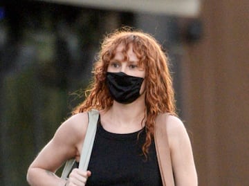 Hija de Demi Moore luce abdomen plano con top y leggings en LA