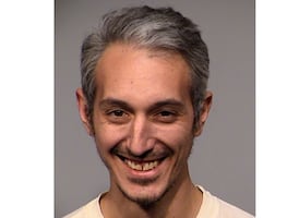 Arrestan a hombre por irrumpir tres veces en tienda sin cubrebocas