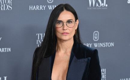 Demi Moore presume lencería negra con pantsuit en Nueva York