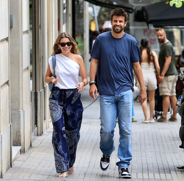 Gerard Piqué y Clara Chía ya no esconden su noviazgo y lo presumen en calles de Barcelona. Foto: Grosby Group