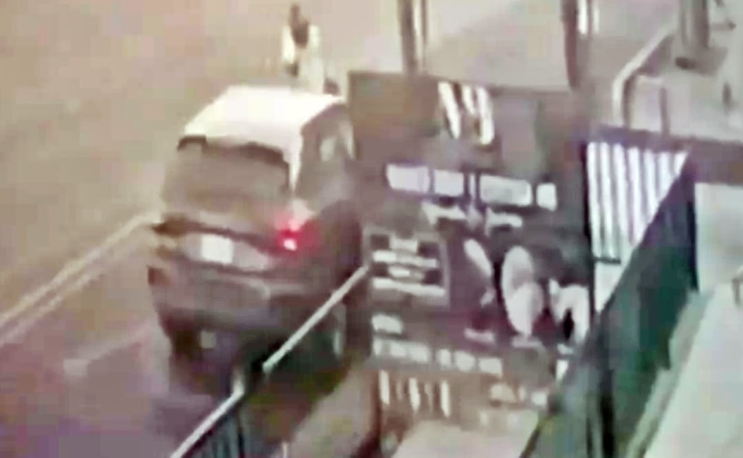 Investigan a policías por manipular escena del crimen de colaboradores de Clara Brugada. Foto tomada de video