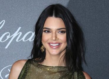 Kendall Jenner pasea en leggings y top braless por Los Ángeles