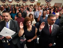 Así es la ceremonia y Juramento de Lealtad al obtener la ciudadanía estadounidense