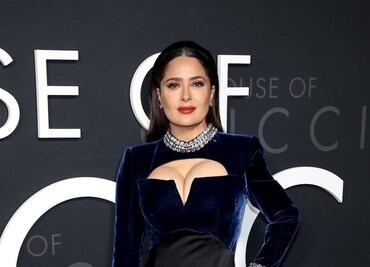 "Black Mirror" tantea a Salma Hayek para su sexta temporada