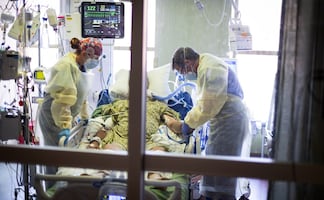 Prevén nueva ola de Covid en Estados Unidos; aumentan casos en el norte