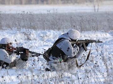 EU: 40% de tropas rusas, en frontera con Ucrania, están en posición de atacar