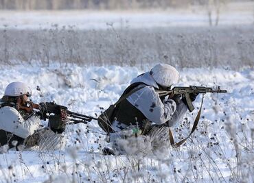 EU: 40% de tropas rusas, en frontera con Ucrania, están en posición de atacar