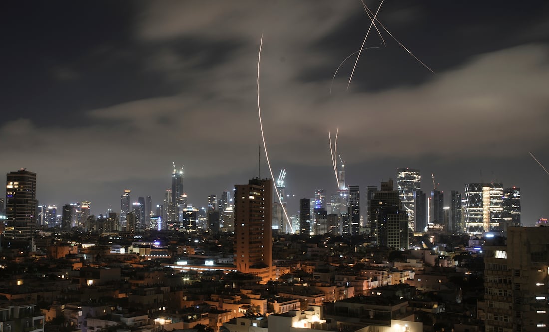 Israel e Irán se acusan mutuamente de romper la tregua anunciada por Trump (AP Photo/Ohad Zwigenberg)