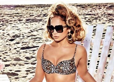 Jennifer Lopez luce 'bikini body' y publica foto con Ben Affleck en su cumpleaños 52
