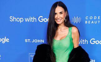A los 60 años, Demi Moore arrasa con diminuto bikini 'animal print' en Instagram