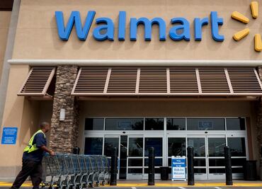 Hombre estafa con miles a cajeros de Walmart en Texas con 'truco de magia'