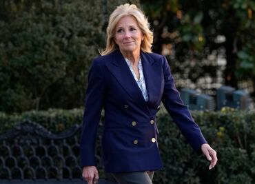 Jill Biden. Médicos le extirpan carcinomas encima del ojo y en el torso