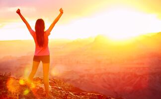 ¿Cómo sacarle provecho a tus caminatas, según Harvard?