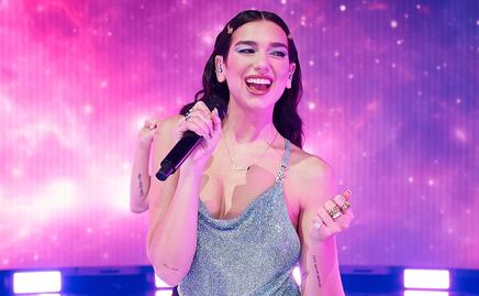 Dua Lipa ‘roba miradas’ con revelador catsuit transparente