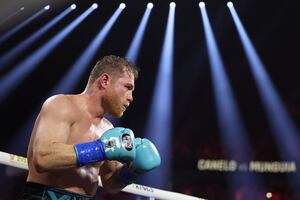 'Canelo' Alvarez festejó su triunfo en exclusivo club de Las Vegas con Eduin Caz y LuisRConriquez
