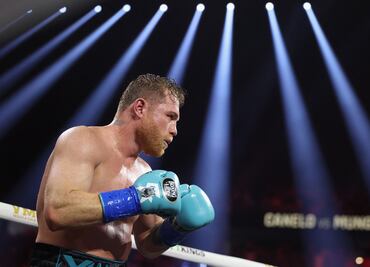 'Canelo' Alvarez festejó su triunfo en exclusivo club de Las Vegas con Eduin Caz  y LuisRConriquez