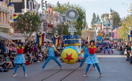 Trabaja en hotel de Disneyland como encargado de albercas y gana 22 dólares por hora