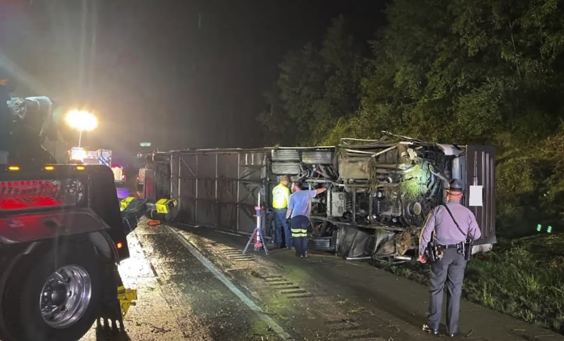 Horror en la autopista: Mortal colisión de autobús en Pensilvania cobra vidas y deja heridos graves. Foto AP