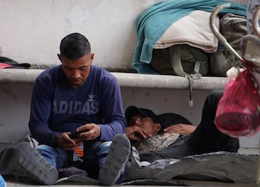 Migrantes intentan cruzar nadando desde Tijuana a Estados Unidos