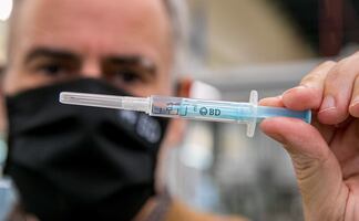 EU compra otros 200 millones de dosis de la vacuna de Pfizer