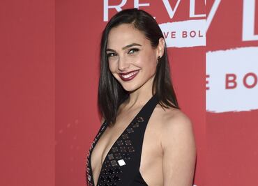El minivestido blanco con el que Gal Gadot arrasó en redes