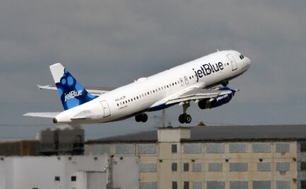 Multan con 15 mil dólares a pasajero por no usar cubrebocas en avión en Las Vegas