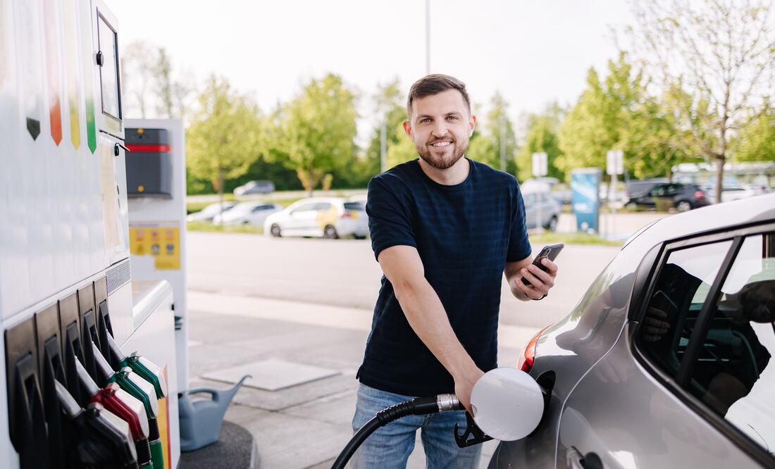 ¡No cargues gasolina durante el día! Esta es la mejor hora para llenar el tanque. Foto: iSTOCK-Oleksandr Hrytsiv
