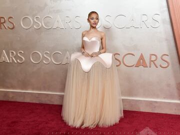 Con Ariana Grande y otras celebridades da inicio la alfombra roja de los Óscar 2025