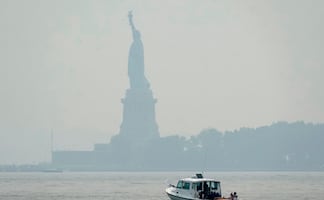 Alerta en Nueva York. Velo gris y olor a humo cubren la ciudad