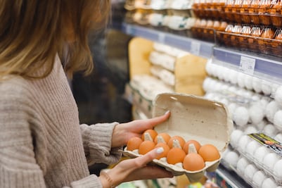 Los CDC alertan por “riesgo grave” de infección por salmonella en huevos