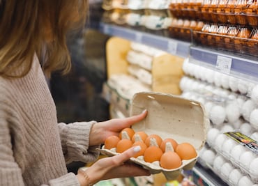 Los CDC alertan por “riesgo grave” de infección por salmonella en huevos