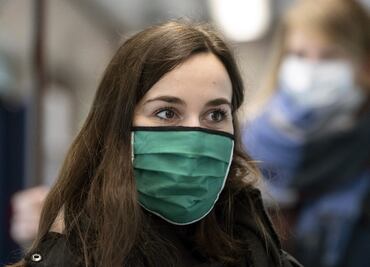 Nueva York obliga a ciudadanos a usar cubrebocas